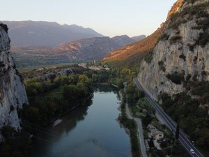  Dringende Arbeiten zur Minderung des hydrogeologischen Risikos entlang der alten Trasse der Bahnlinie Verona - Brenner in der Ortschaft Ceraino in der Gemeinde Dolcè (VR) - Phase I und II